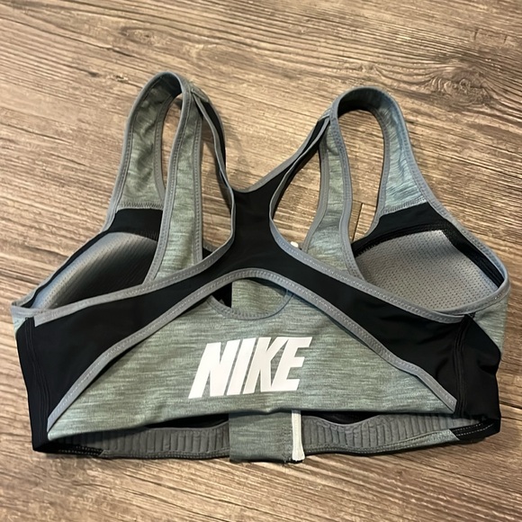Nike Tops - NIKE SPORTS BRA 🖤